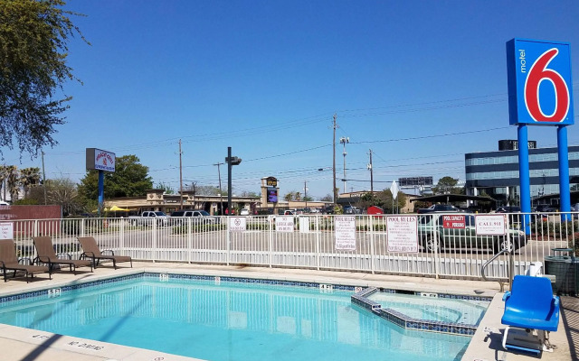 Motel 6 Houston, TX - Brookhollow
