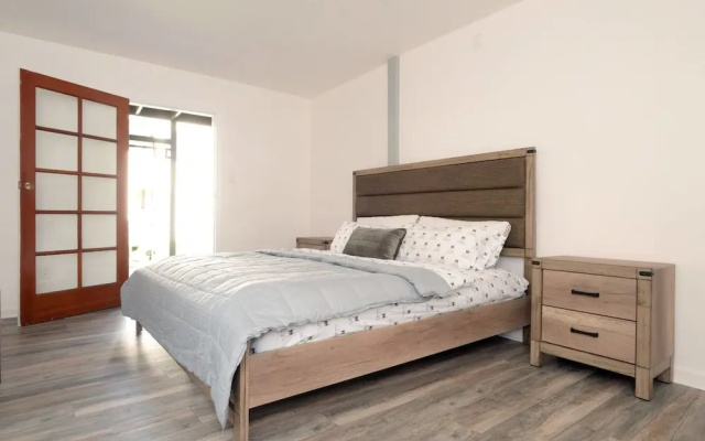 Spacious House on Melrose w Private Backyard Gym