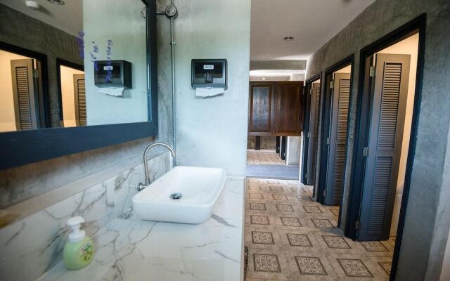 Toobs Hostel - Adults Only