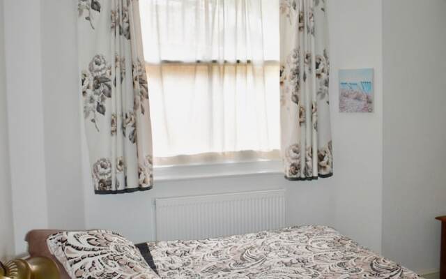 1 Bedroom Apartment Close to Seafront