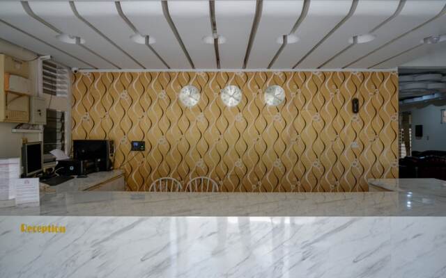 RedDoorz Plus @ Alam Raya Hotel