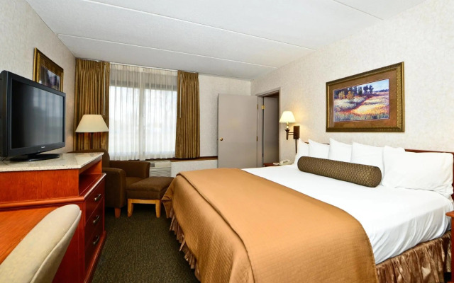 Ramada Hotel & Conference Center by Wyndham Plymouth
