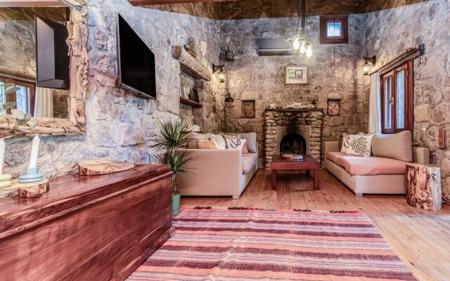 Chic Villa w Fireplace 3 min to Beach in Bodrum