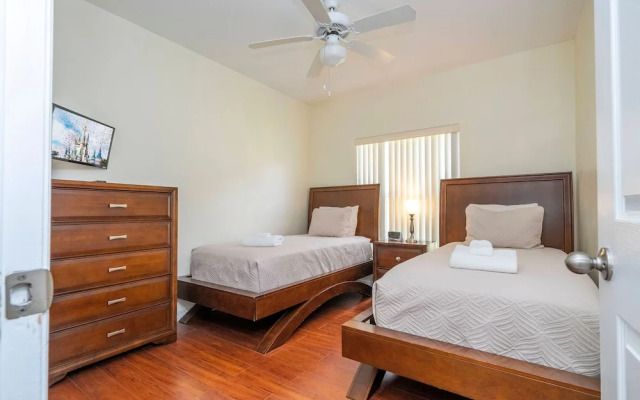 Amazing 6 Bedrooms With Pool