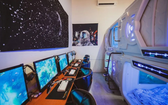 Hashtag.Capsule.Hostel