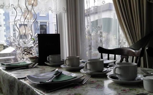 Roseglen Hotel