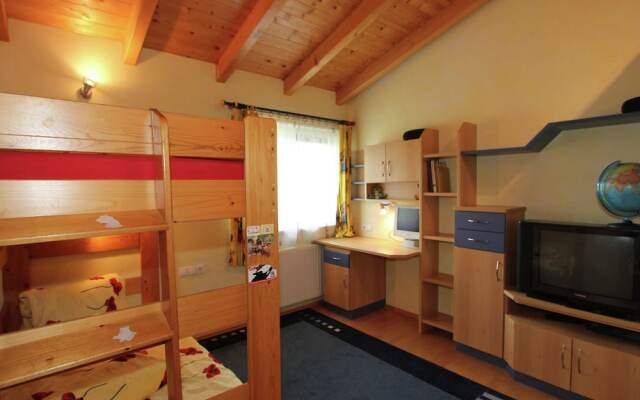 Cozy Chalet With Balcony in Imst