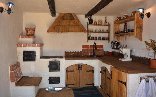 Casa Colț din Maramureș - Old Traditional House