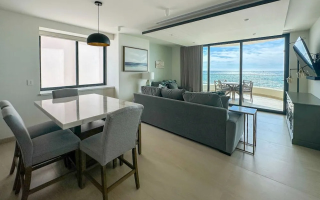 Paradise Found Luxe 2BR Condo in Iconic Location