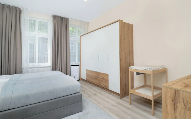 Large Family Poznan Apartment by Renters