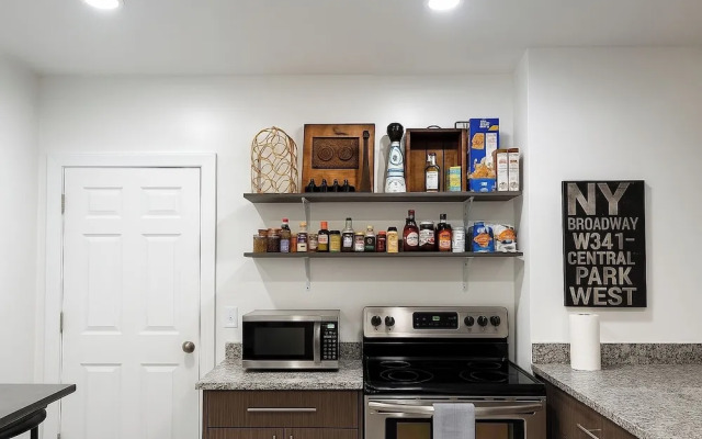 Detroit 6BR House Wifi, Parking, Pet Friendly