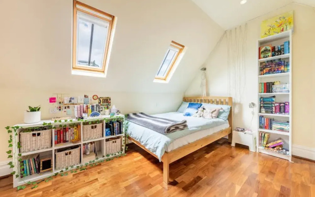 Stunning 3 Bedroom Apartment in Trendy Chalk Farm