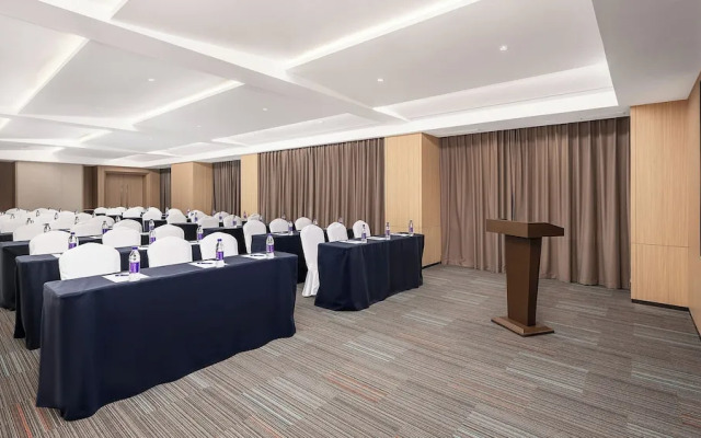 Holiday Inn Express Qingdao Hongdao Station by IHG
