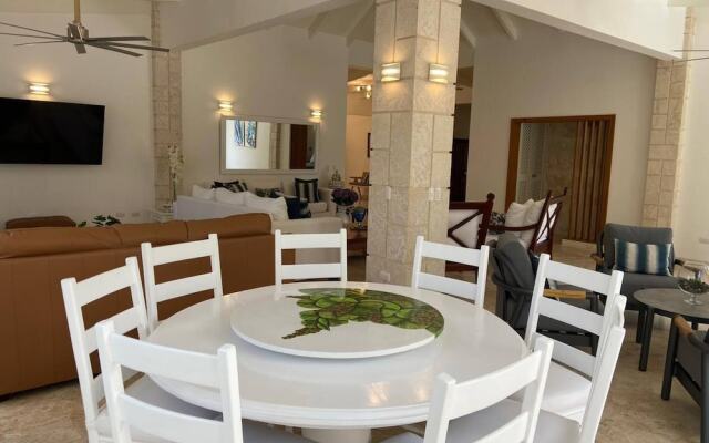 Seasideserenity - Luxury Villa Steps From The Beach