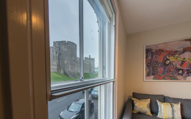Central Apartment Facing Windsor Castle