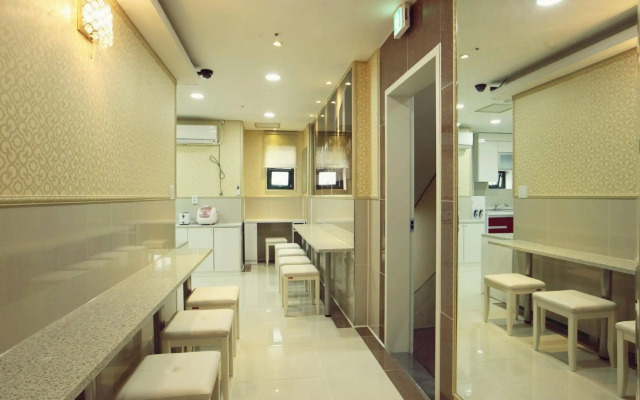Chloe Guest House