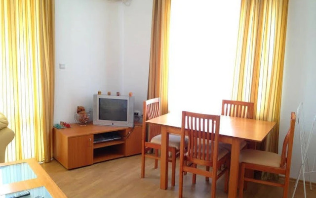 Nicol Apartment in Hermes Complex