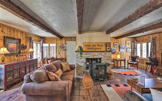 Lake Cabin w/ King Bed, Foodie Kitchen, & Views