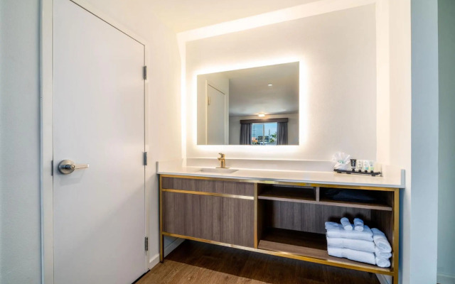 Trend Hotel at LAX Airport