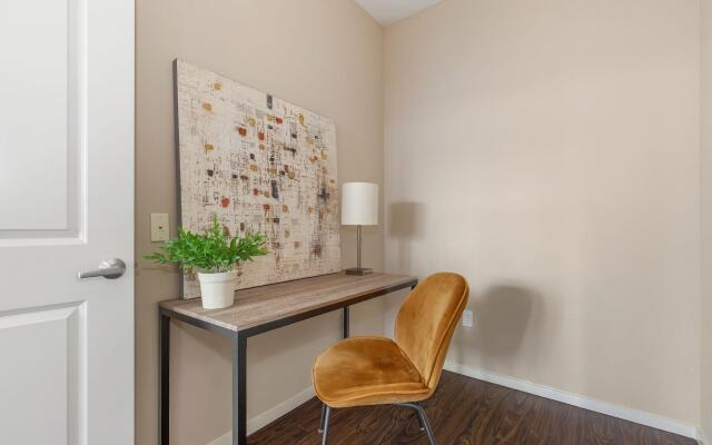 Bellevue Sophisticated 2BD 2BA Apartment
