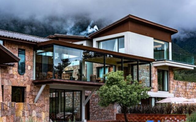 Lijiang Snow Mountain stone house