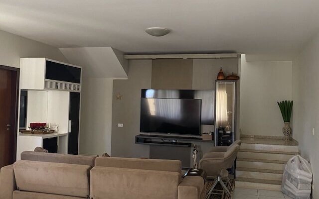 Sobrado - Px JK 5 quartos e 3 suites