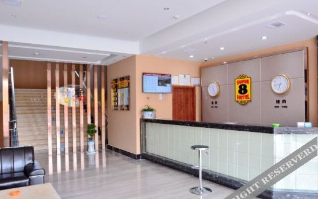 Super 8 Hotel (Shiyan Hanjiang Bridge)