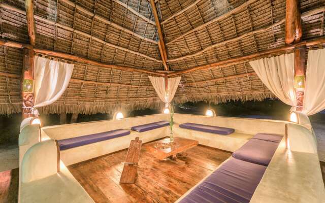 Hakuna Majiwe Beach Lodge