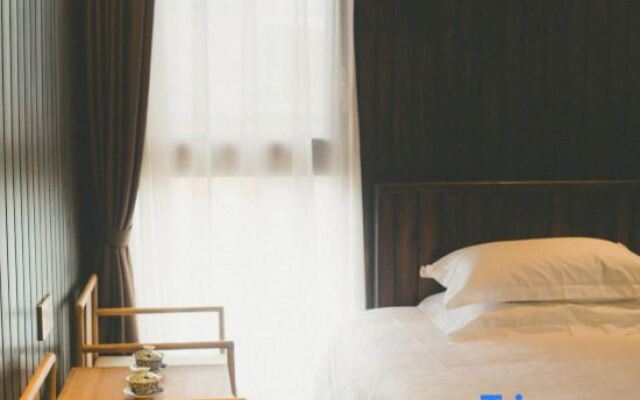 Wuyuan Fangzi Tea Homestay (Wuyuan High-speed Railway Station Xiangao Ancient City Branch)