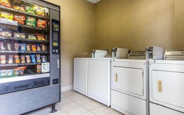 Quality Suites Hickory South