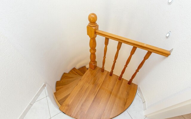 Stunning Home in Jadranovo With 5 Bedrooms, Jacuzzi and Wifi