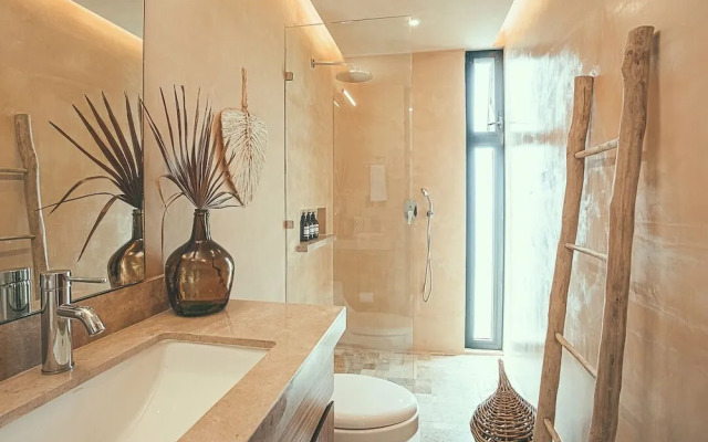 Luxury and Mordern Beachfront Condo by BT Homes