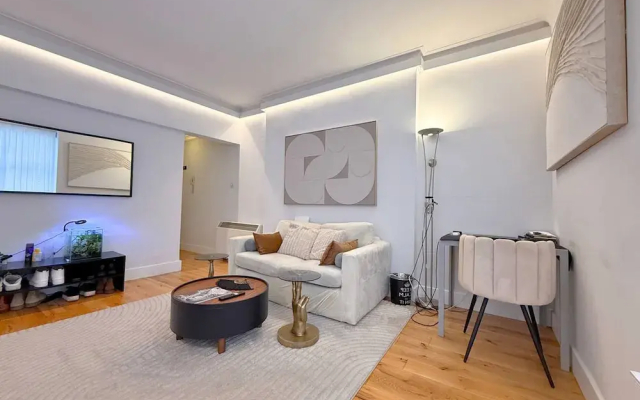 Cosy Mayfair Hideout on Prestigious Street