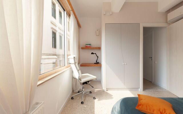 The Marble Suites, PLAKA