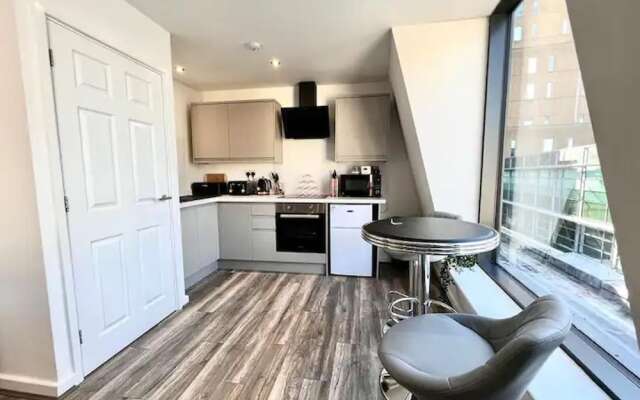 Remarkable 2-bed Apartment in Liverpool
