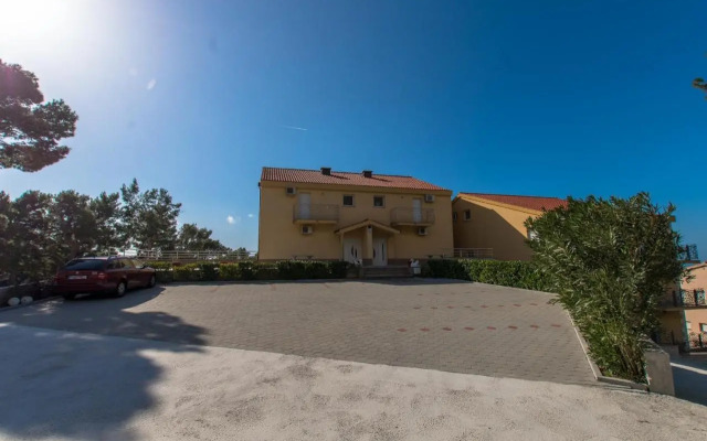 Studio apartments Zloic in Krvavica
