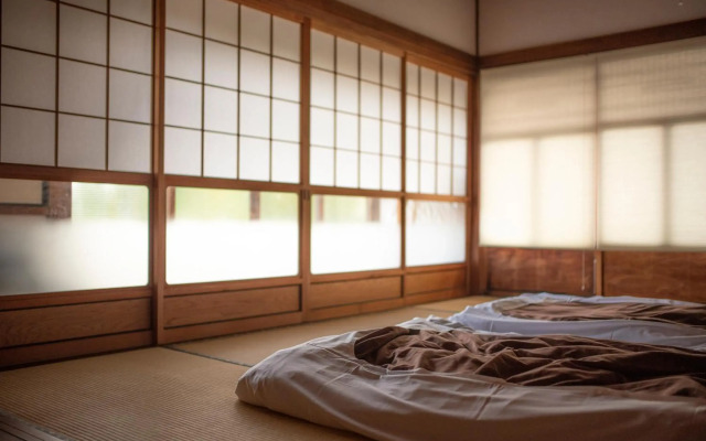 Guesthouse with Cat and Honeybee Kusachike