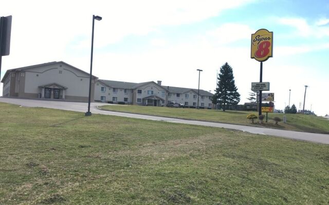 Super 8 By Wyndham Howe