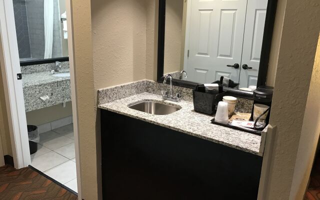 Greenfield Inn and Suites Elizabethtown, KY I65 Exit 94
