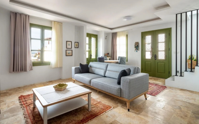 Rustic House With View Balcony in Ayvalik