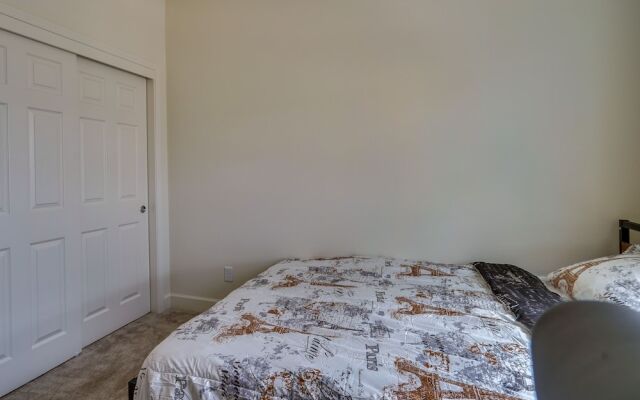 California Midterm Rental With Fenced Yard!