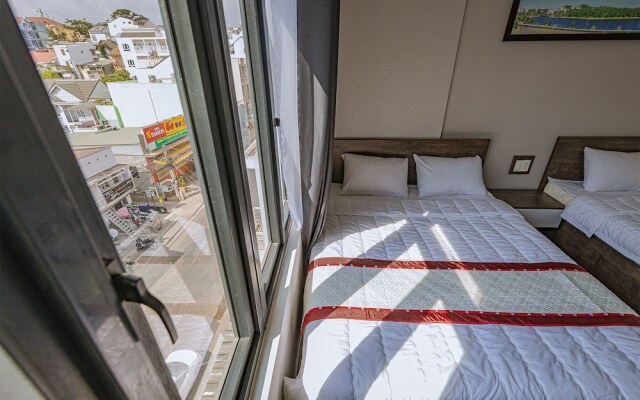 Phan Thong Vang Hotel