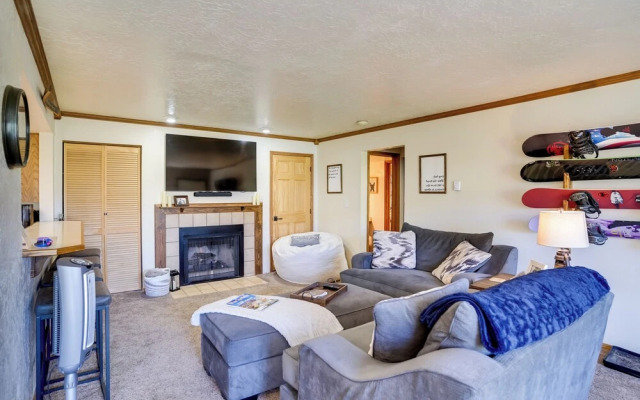Walk to Ski Lift: Brian Head Condo w/ Pool Access!