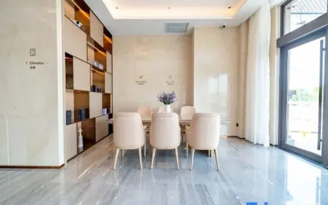 Lavande Hotel Qinhuangdao Funing Health Street Branch