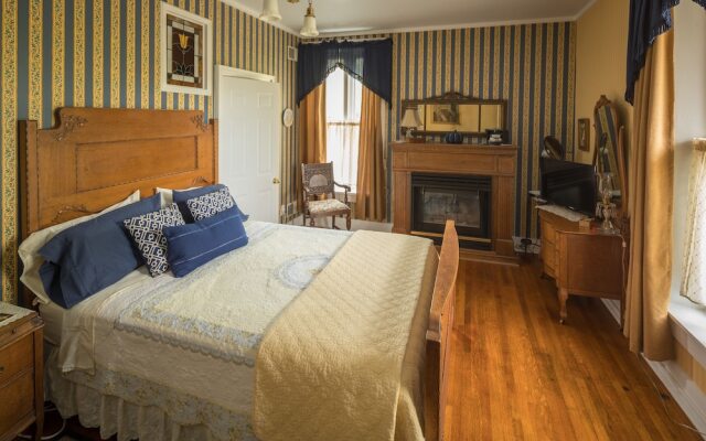 The Steamboat House Bed & Breakfast