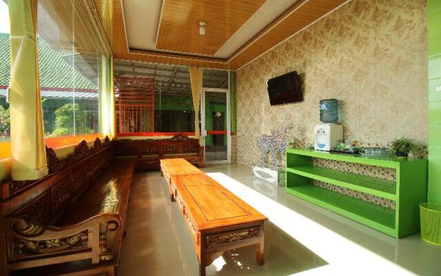 Homestay Hj Suharti by OYO