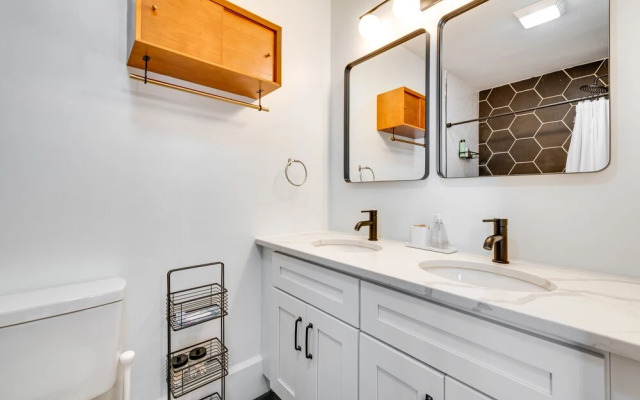 Updated Atlanta Getaway w/ Yard ~ 5 Mi to Downtown