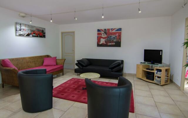 Modern Villa with Private Pool in Ledenon