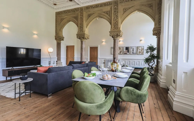 The Wilfred Suite Stone Cross Mansion