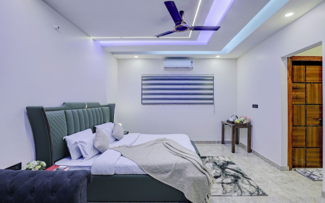 ELIVAAS Amaltas 4BHK Hideaway With Pool